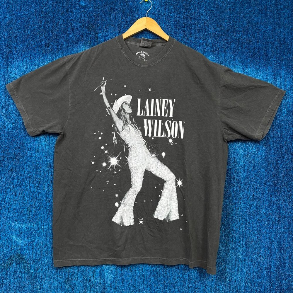 Lainey Wilson Sparkling Live Bell Bottom Country Pop Tee XXL